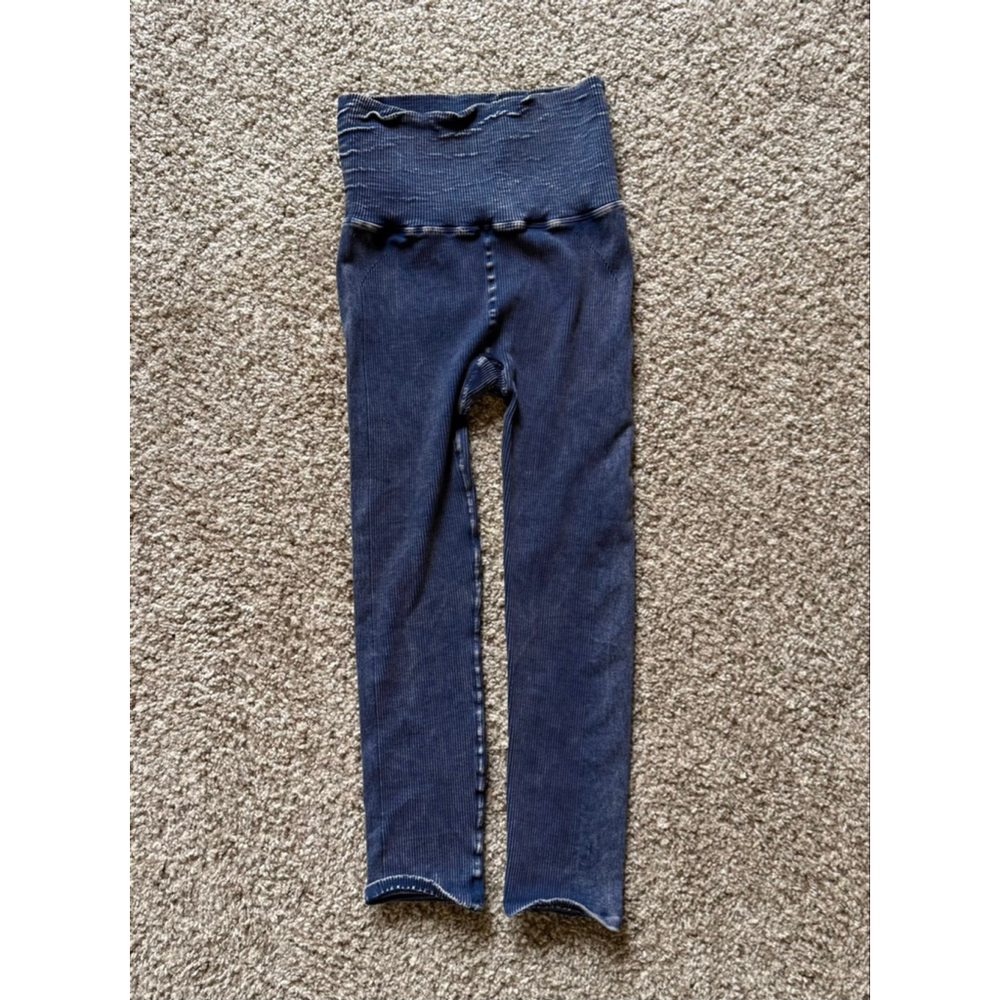 Free People High-Rise Happiness Runs Leggings NWOT NO OUTSIDE LOGO Size M/L Navy - Picture 6 of 6